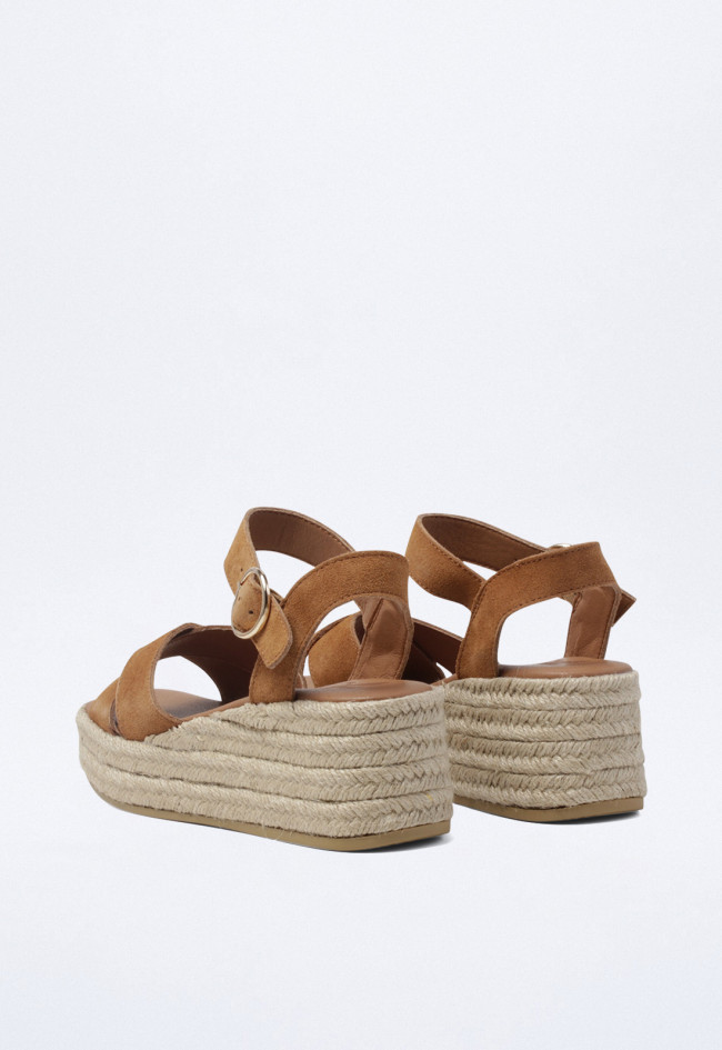 Sandalia de cuña de esparto en piel color cuero con hebilla dorada | Estilo natural y cómodo de VAS new bonita 03