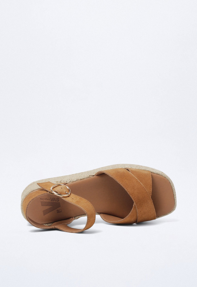 Sandalia de cuña de esparto en piel color cuero con hebilla dorada | Estilo natural y cómodo de VAS new bonita 03