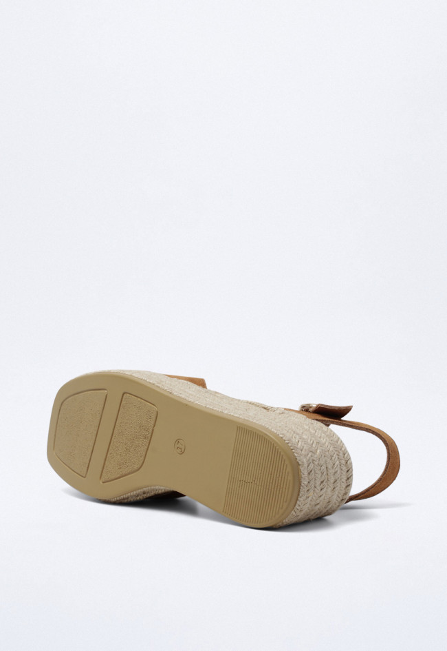 Sandalia de cuña de esparto en piel color cuero con hebilla dorada | Estilo natural y cómodo de VAS new bonita 03