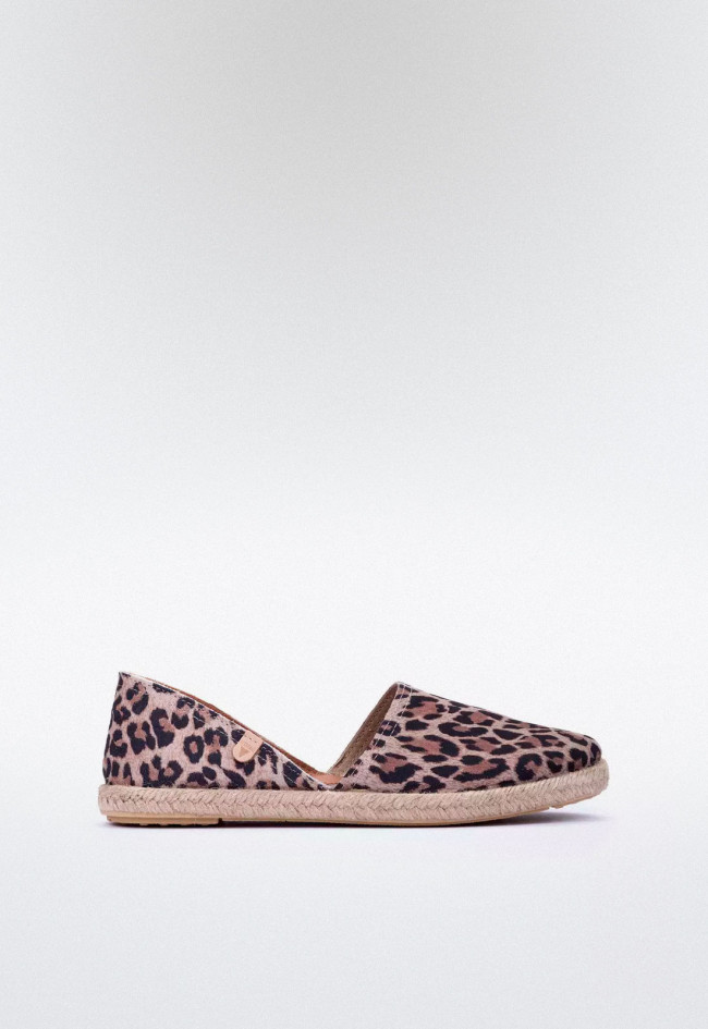 Alpargata plana de mujer en piel napa estampado leopardo con suela de yute y goma | Fabricada en España | Verbenas Carmen