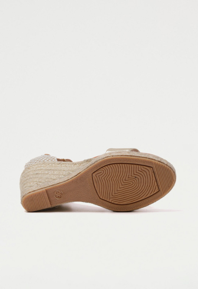 Sandalia de cuña alta en esparto con tiras platino con brillo y cierre de hebilla pequeña para mujer Shiny 7000