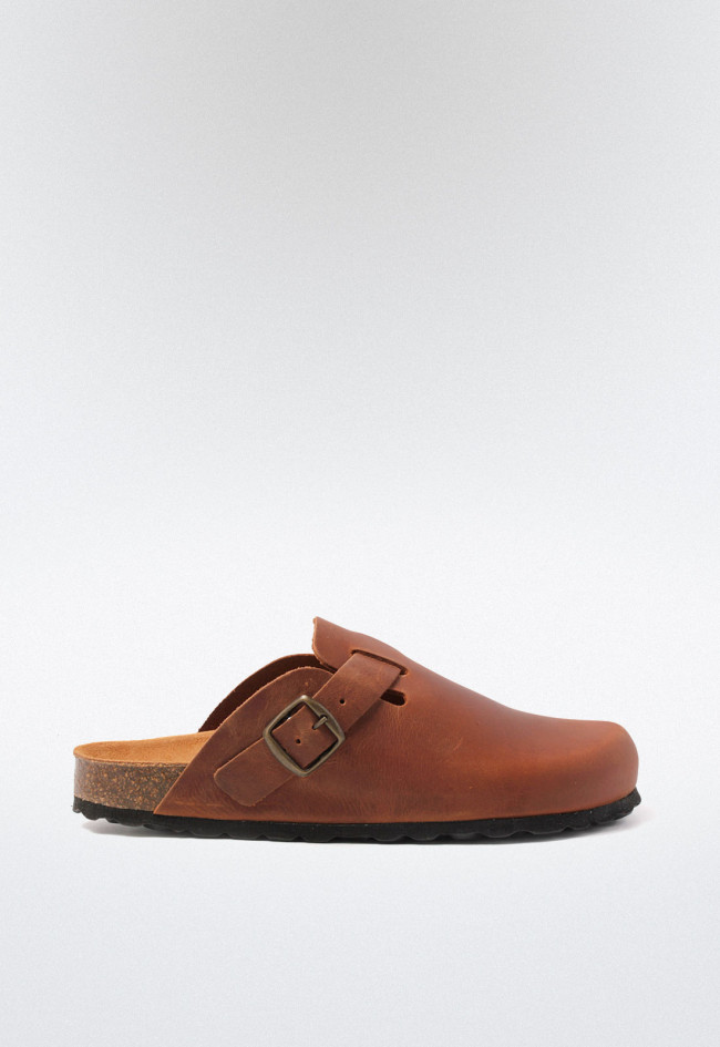 Zueco plano marrón de mujer en piel con hebilla lateral y suela EVA | Comodidad y estilo natural de VAS 355