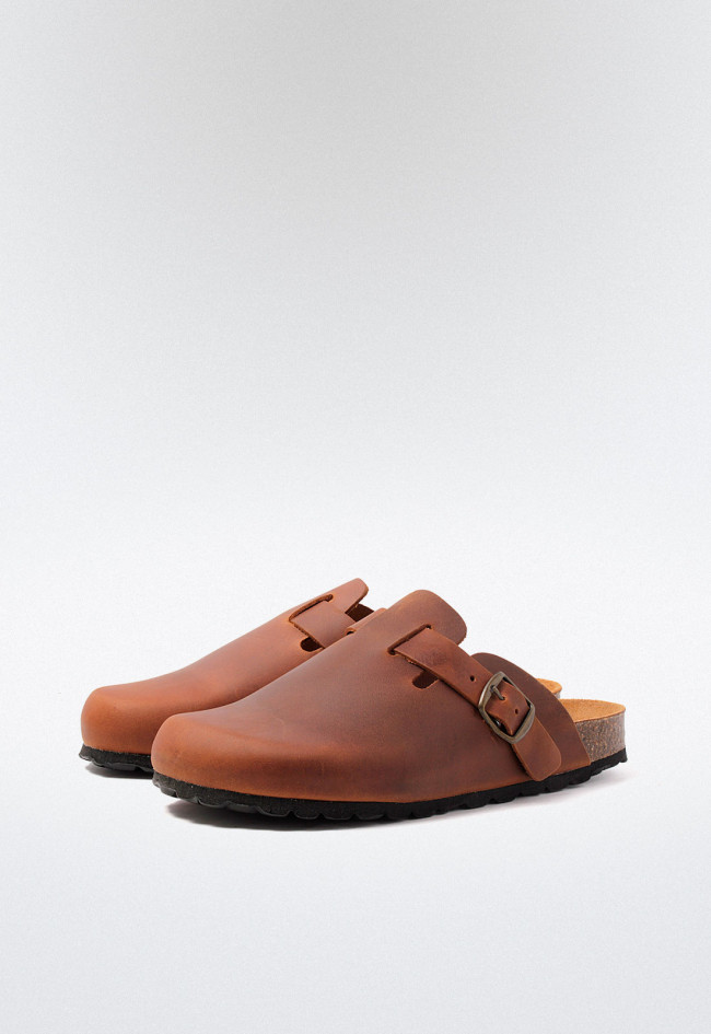 Zueco plano marrón de mujer en piel con hebilla lateral y suela EVA | Comodidad y estilo natural de VAS 355