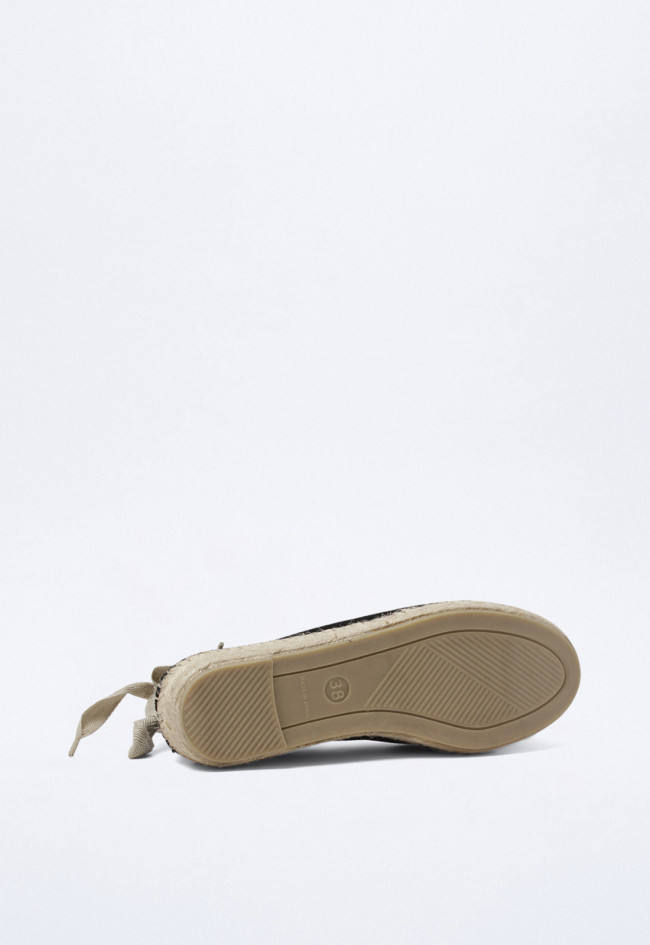 Alpargata plana negra estilo bailarina de piel con cintas y suela de esparto | Diseño GLO m125600