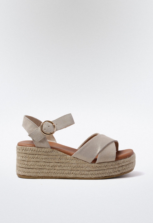 Sandalia de cuña con suela de esparto, tiras cruzadas doradas y hebilla | Brillo cómodo para verano VAS new bonita 03