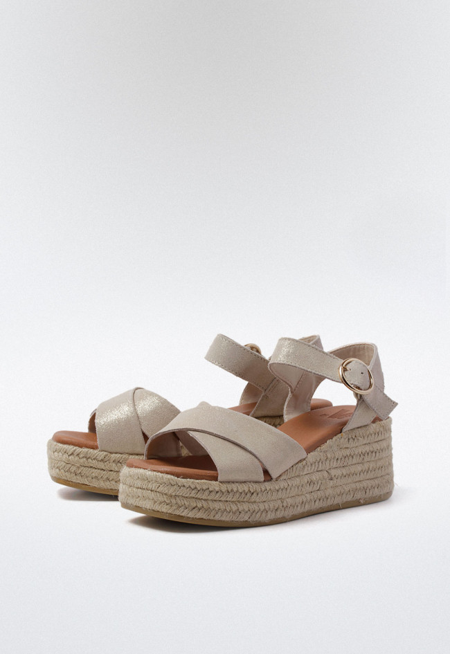 Sandalia de cuña con suela de esparto, tiras cruzadas doradas y hebilla | Brillo cómodo para verano VAS new bonita 03