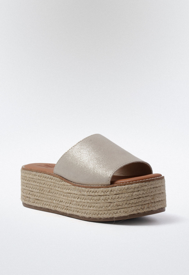 Sandalia mujer de plataforma en esparto con tira ancha color platino brillante | Marca VAS bonna 24