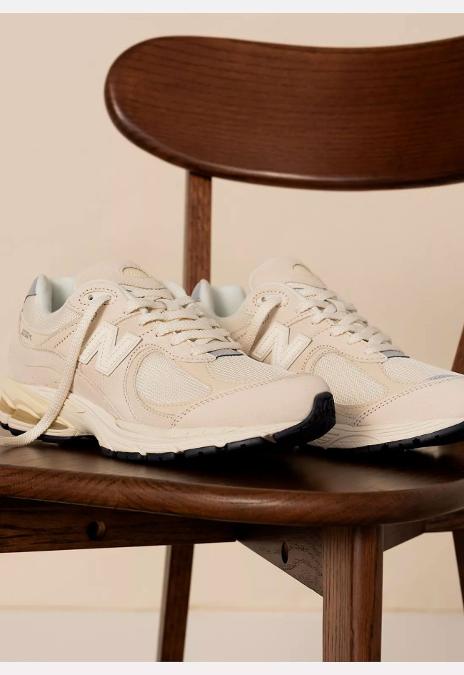 Deportivo de mujer beige New Balance m2002rcc