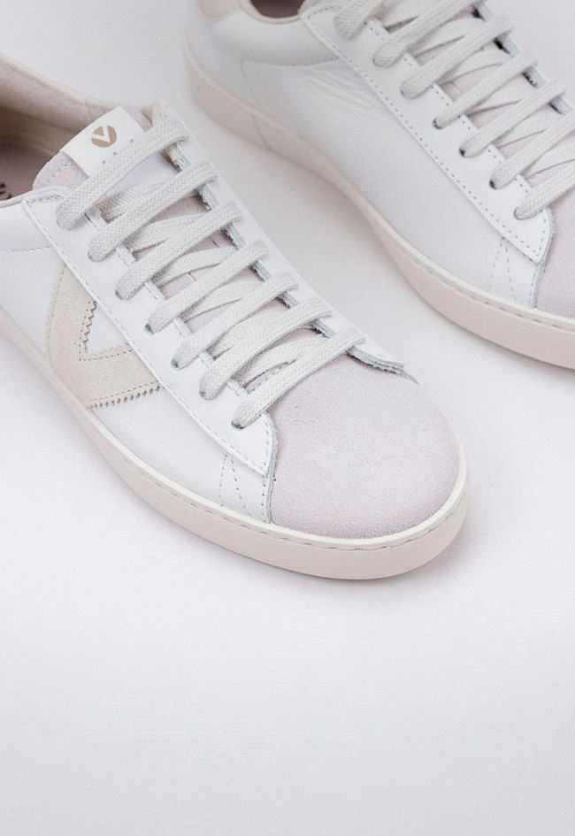 Zapatillas blancas unisex en piel sostenibles y hechas en España | VICTORIA BERLÍN PIEL & SERRAJE Dear World