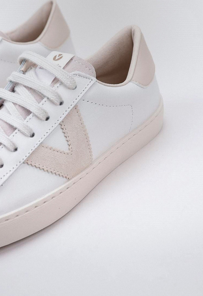 Zapatillas blancas unisex en piel sostenibles y hechas en España | VICTORIA BERLÍN PIEL & SERRAJE Dear World