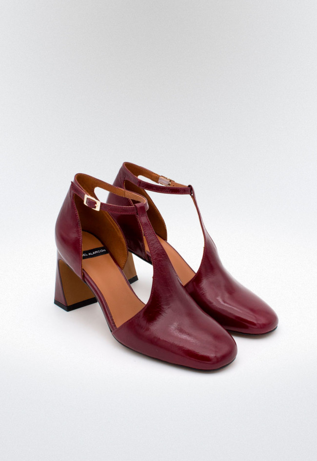 Zapato de mujer burdeos Alarcón 23594-303a