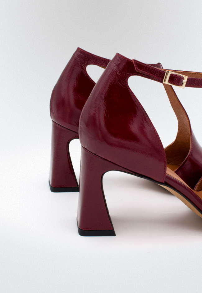 Zapato de mujer burdeos Alarcón 23594-303a