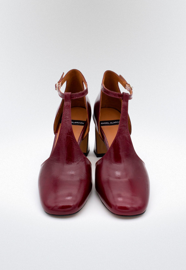 Zapato de mujer burdeos Alarcón 23594-303a
