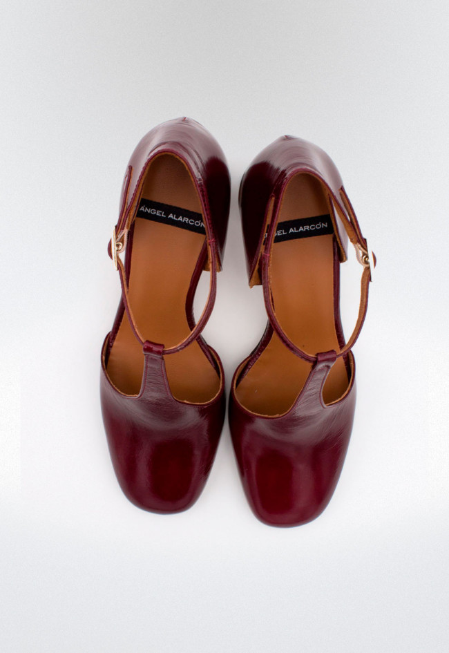 Zapato de mujer burdeos Alarcón 23594-303a