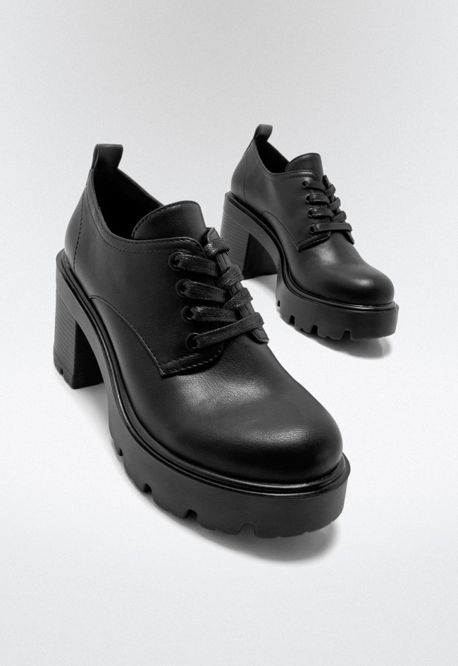 Zapato plataforma de mujer negro Mustang 53328