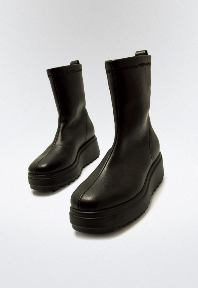 Botín plataforma de mujer negro Mustang 59571