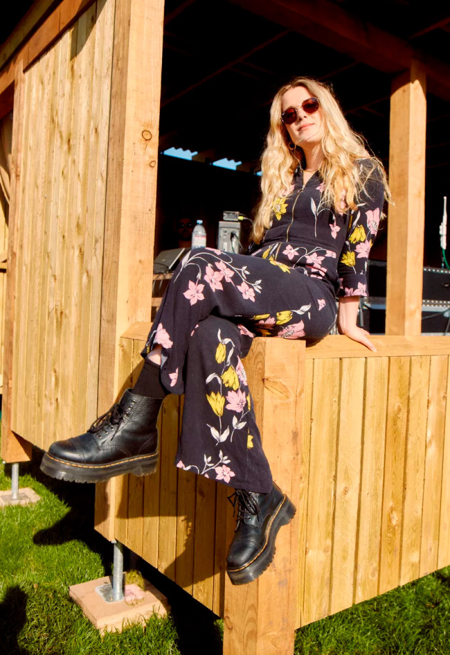 Botín militar de mujer negro Dr Martens jadon iii