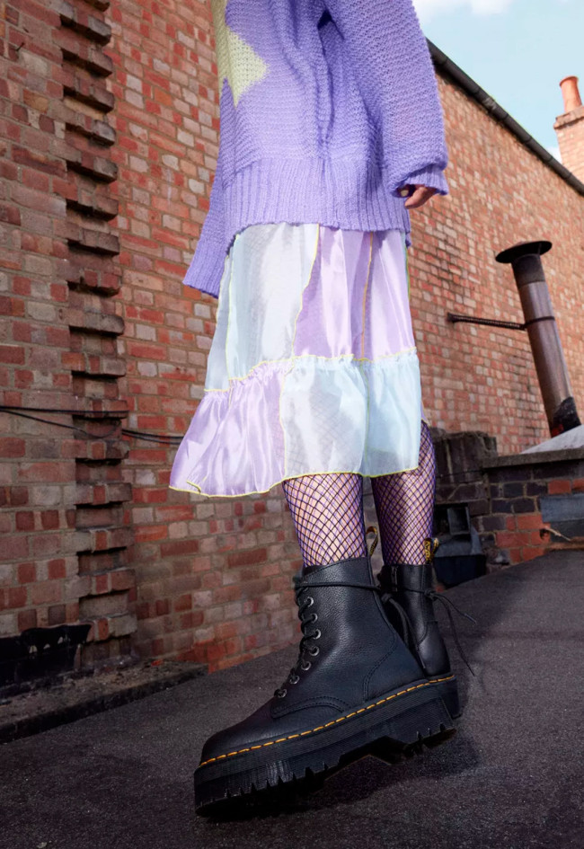 Botín militar de mujer negro Dr Martens jadon iii