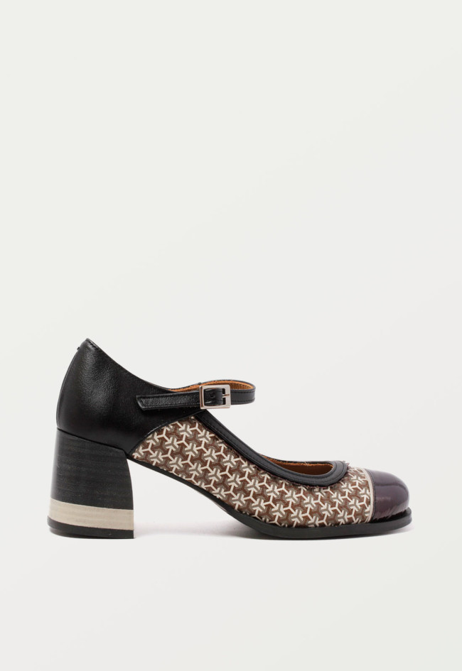 Zapato Mary Jane de mujer en piel burdeos con tacón medio y cierre de hebilla | Fabricado en España | Nemonic