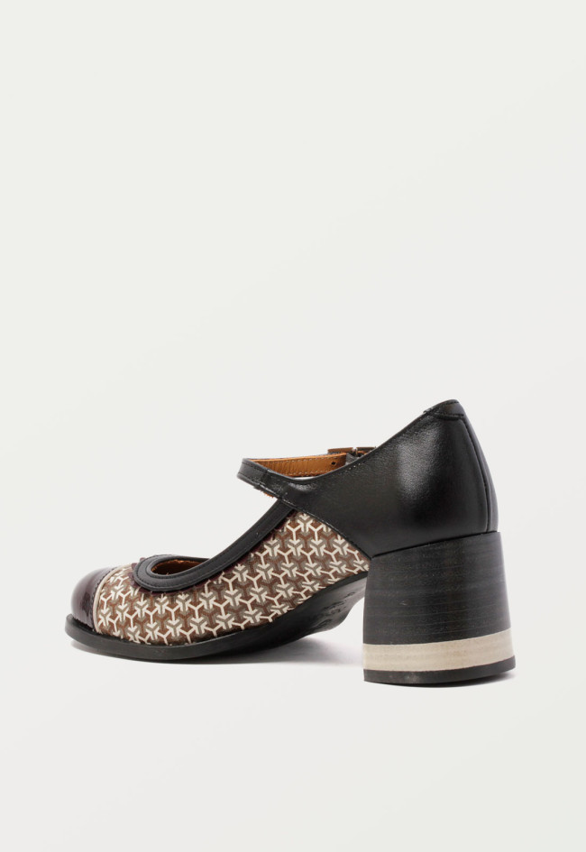 Zapato Mary Jane de mujer en piel burdeos con tacón medio y cierre de hebilla | Fabricado en España | Nemonic