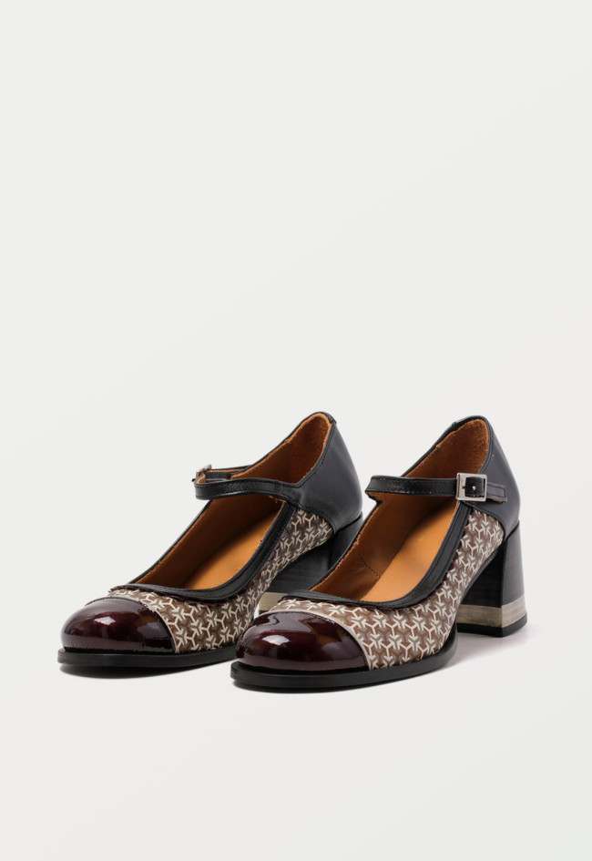 Zapato Mary Jane de mujer en piel burdeos con tacón medio y cierre de hebilla | Fabricado en España | Nemonic