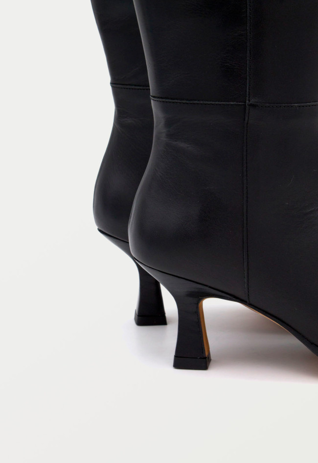 Bota tacón de mujer negro Alarcón 24623-592a