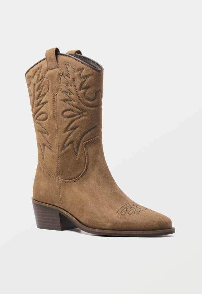 Bota cowboy de piel taupe para mujer GLO Deka | Elegancia western con tacón medio