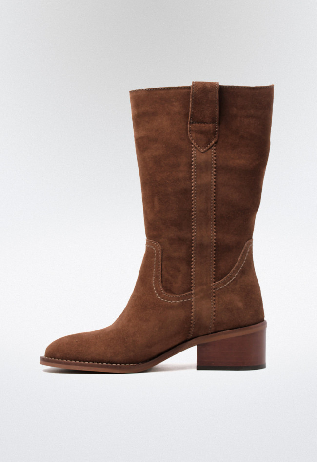 Bota de mujer campera de piel marrón con tacón medio y estilo atemporal | GLO Davinia