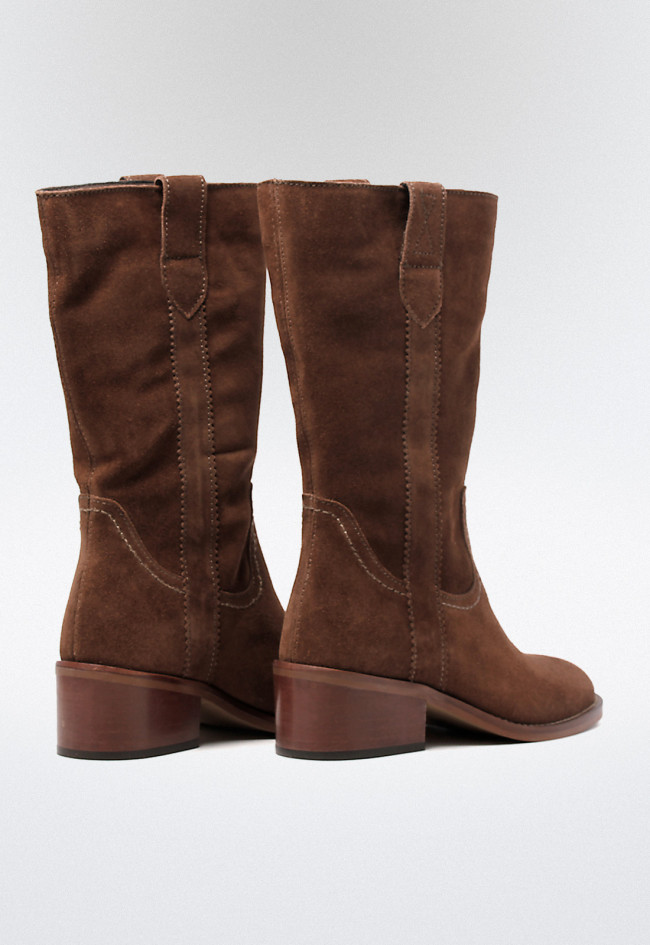 Bota de mujer campera de piel marrón con tacón medio y estilo atemporal | GLO Davinia