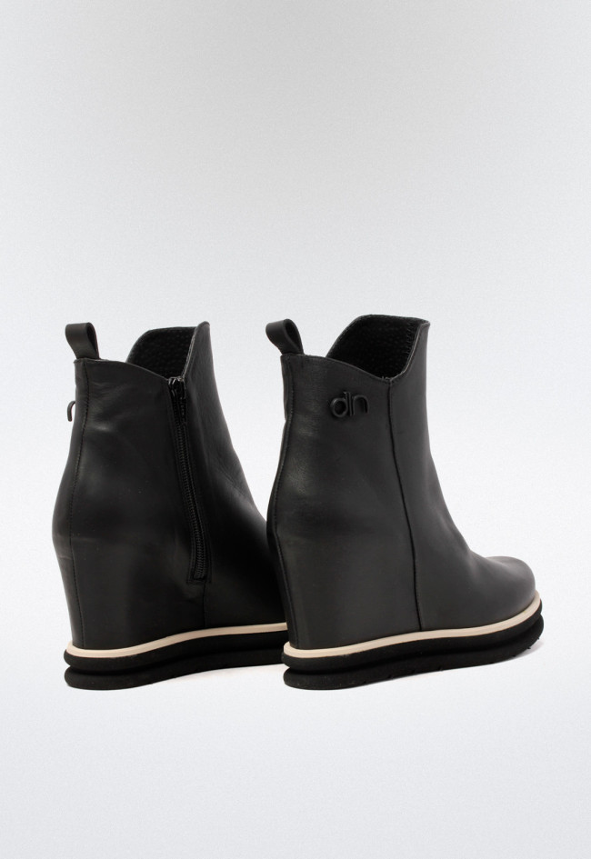 Botín piel cuña de mujer negro Doralatina 53143