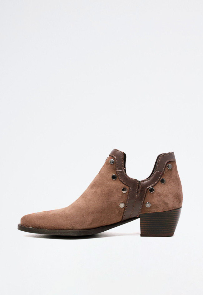 Botín campero tachas de mujer taupe Glo savana 7272