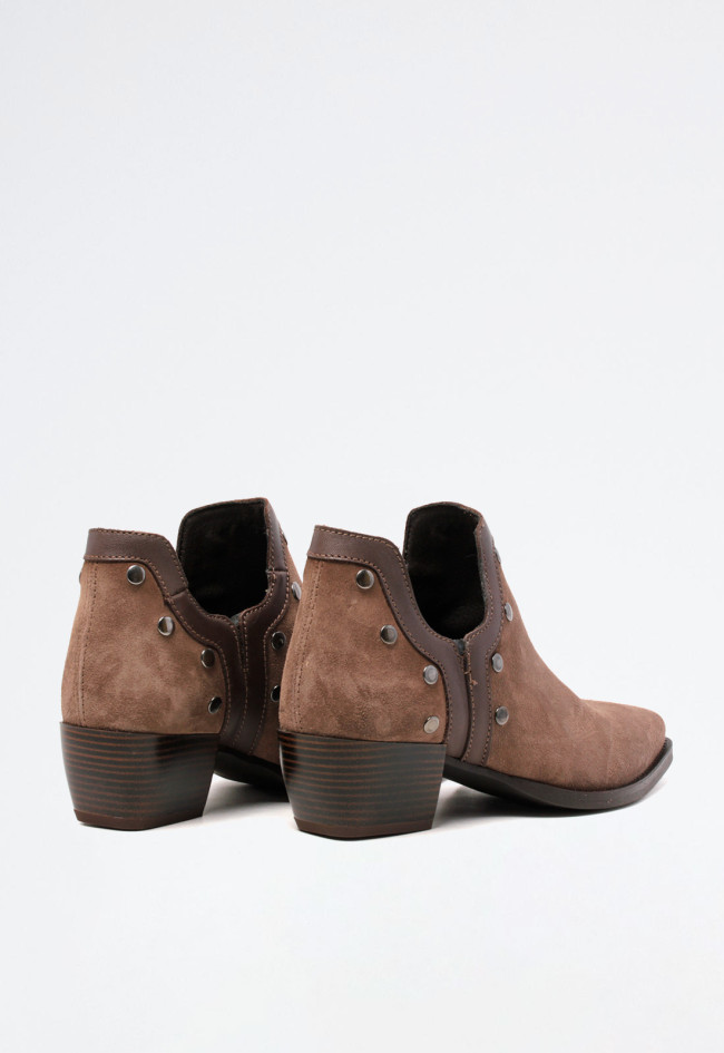 Botín campero tachas de mujer taupe Glo savana 7272