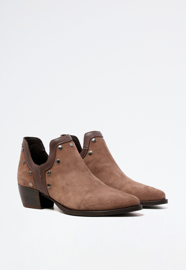 Botín campero tachas de mujer taupe Glo savana 7272