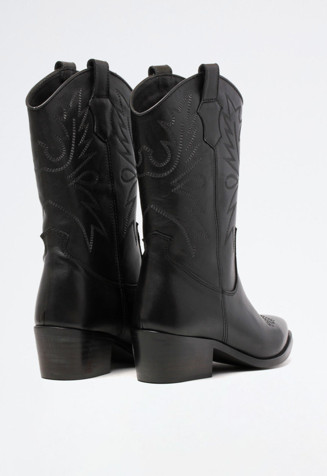 Bota cowboy en piel bordada mujer Glo 6600 color negro con sofisticación y carácter