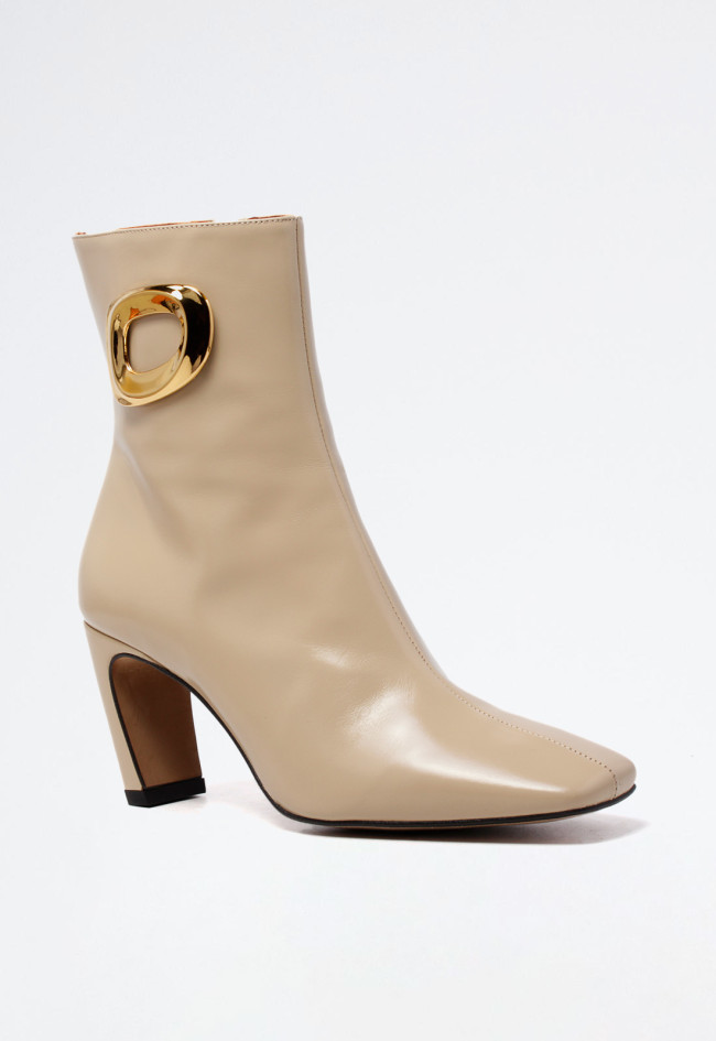 Botín tacón piel de mujer beige Alarcón 24562-795e