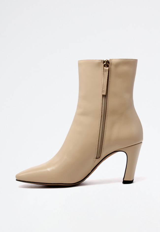 Botín tacón piel de mujer beige Alarcón 24562-795e