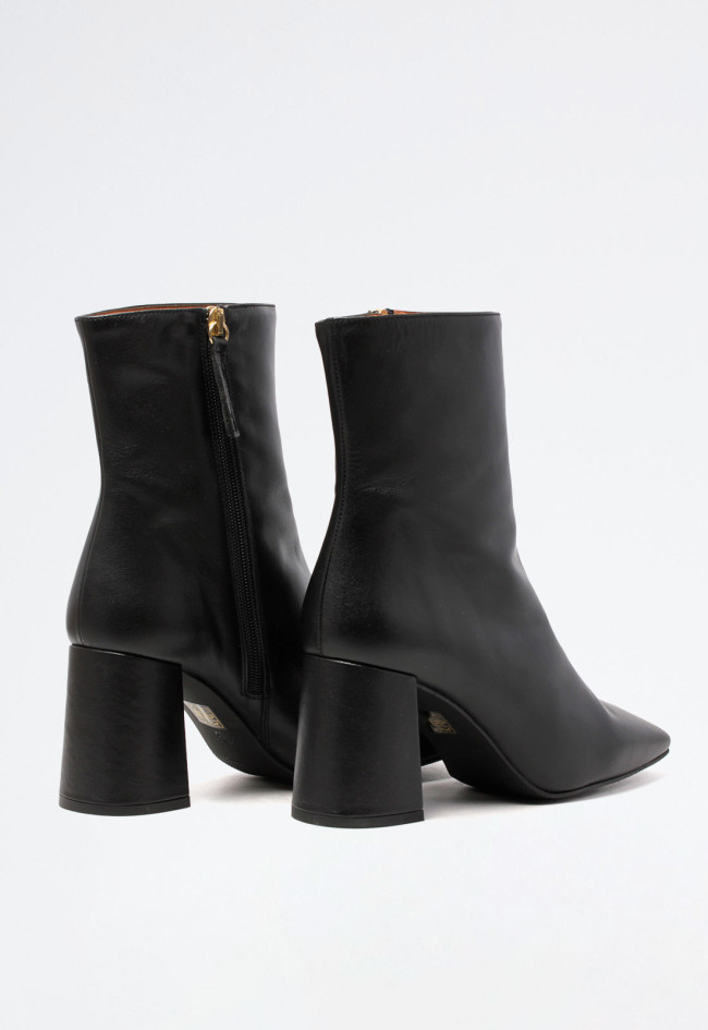 Botín tacón cuadrado piel de mujer negro Alarcón 24559-795c