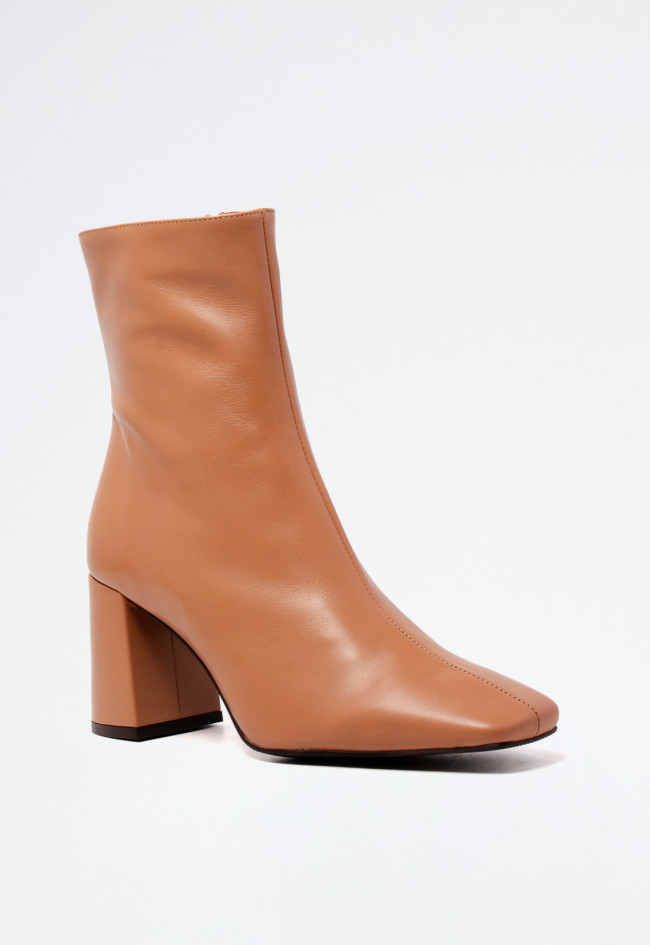Botín tacón cuadrado piel de mujer camel Alarcón 24559-795c