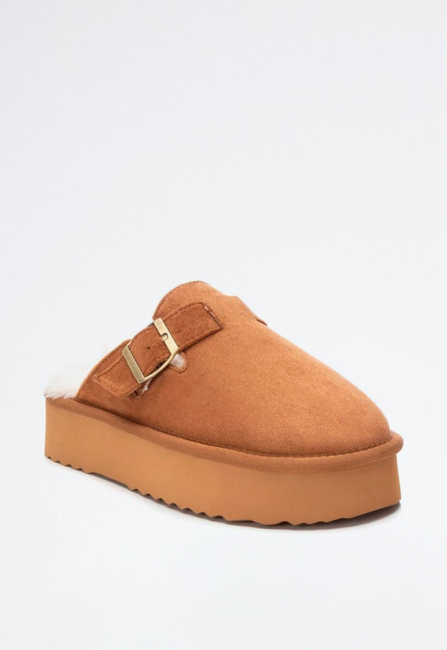 Zueco con pelo de mujer camel Xti 143503