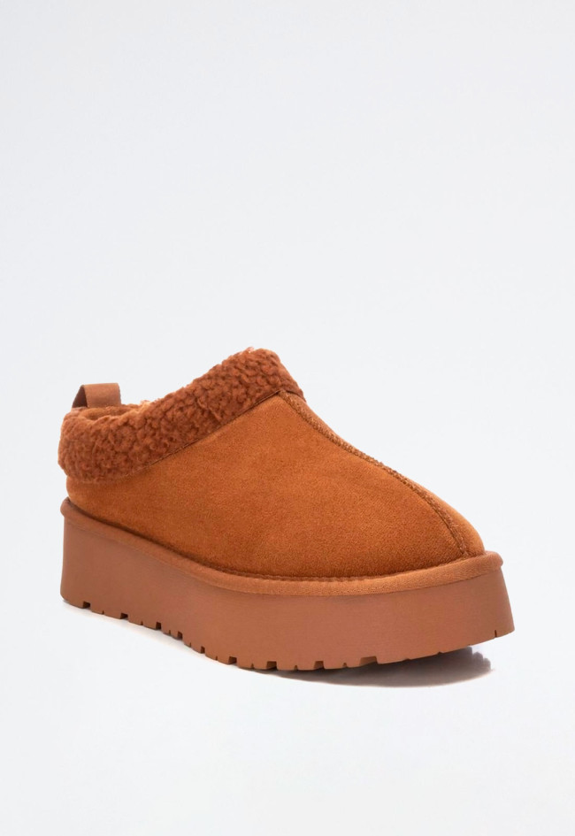 Zueco con pelo de mujer camel Xti 142185