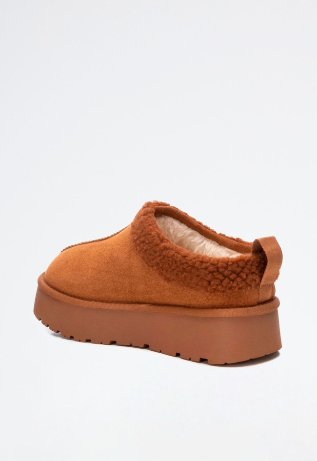 Zueco con pelo de mujer camel Xti 142185