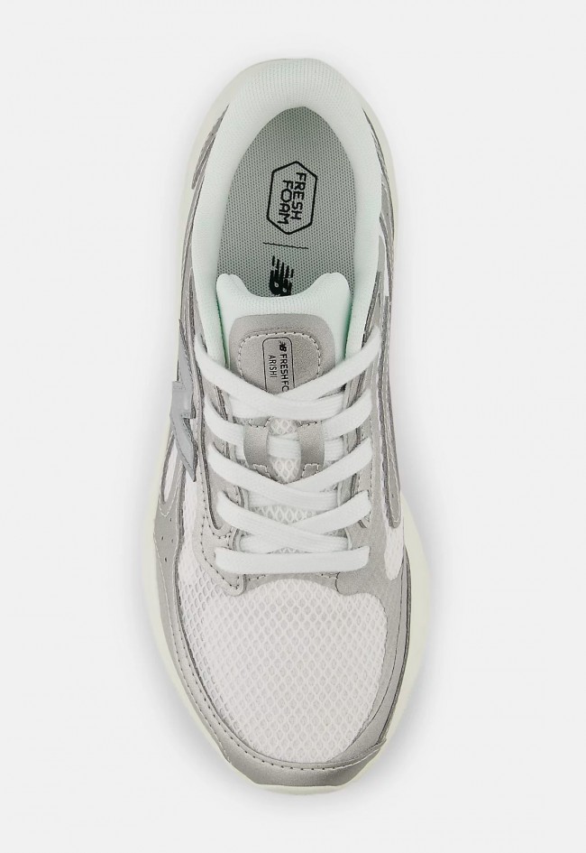 Deportivo de mujer gris New Balance warists4