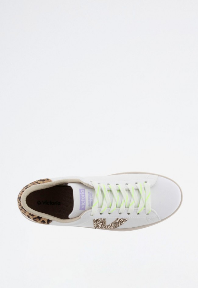 Zapatilla blanca de mujer con glitter y animal print – sostenible, sin componentes animales | VICTORIA Berlín