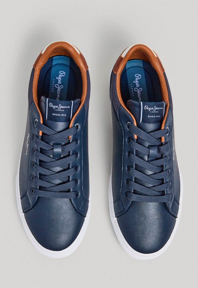 Zapatilla clásica de hombre en efecto piel azul con detalles en ante y suela de caucho | PEPE JEANS pms30839