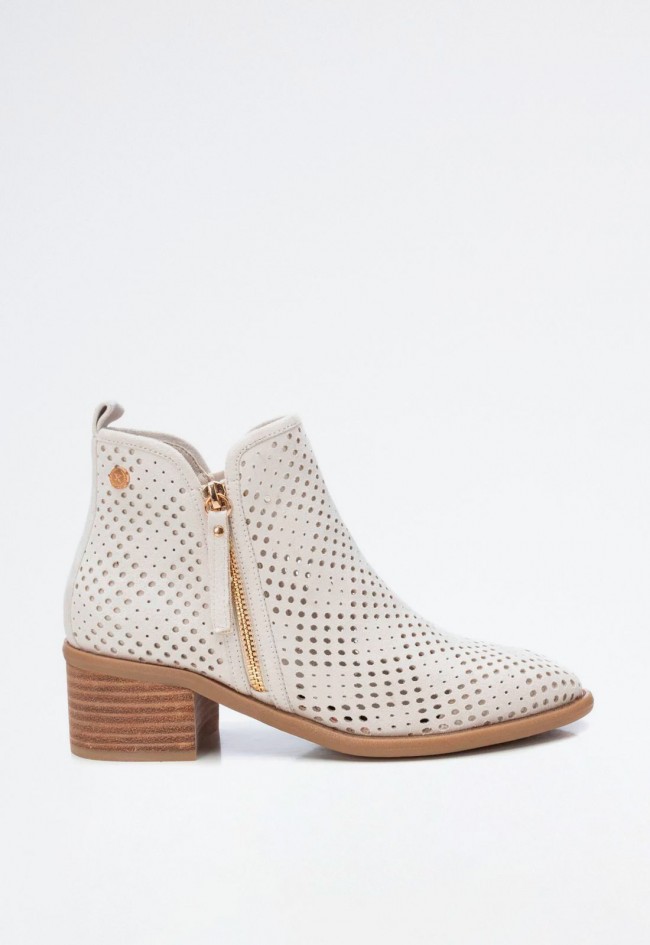Botín blanco de mujer en antelina troquelada – tacón ancho cómodo y estilo de temporada | XTI143961