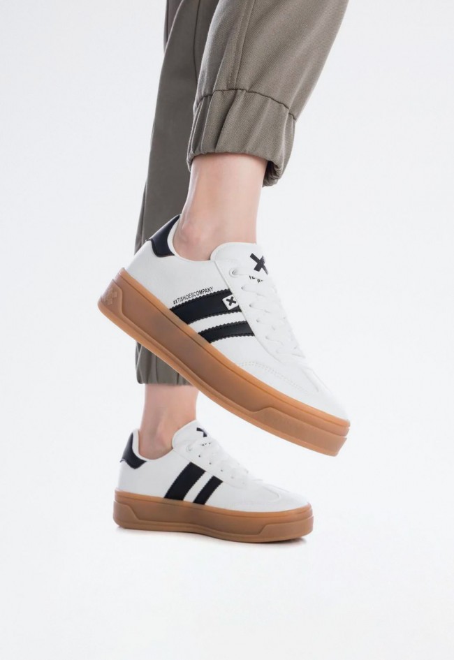 Zapatilla de mujer en efecto piel con suela antideslizante – diseño casual y cómodo | XTI 143645