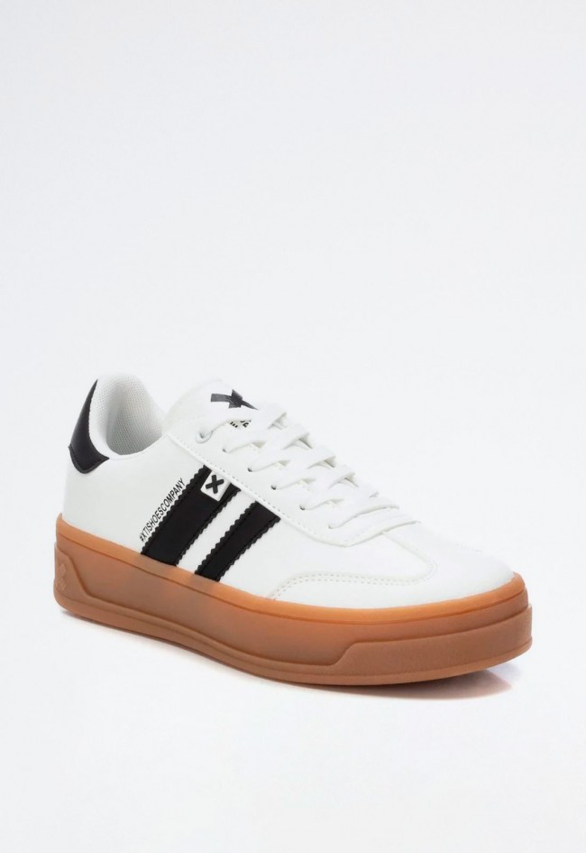 Zapatilla de mujer en efecto piel con suela antideslizante – diseño casual y cómodo | XTI 143645