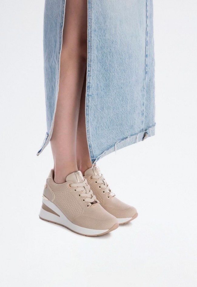 Deportivo de mujer beige Xti 143721