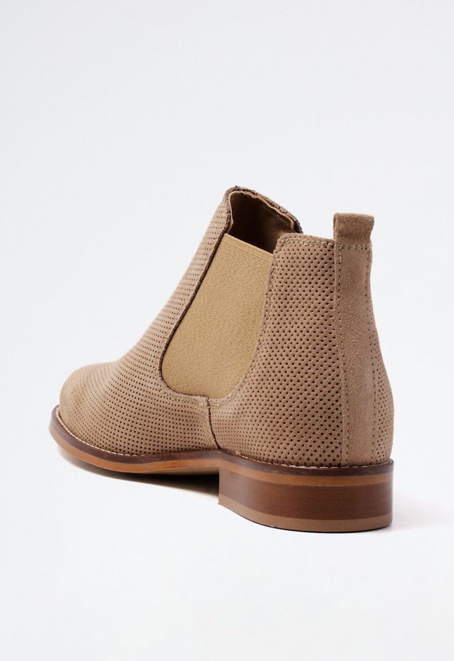 Botín campero de mujer en piel beige con elásticos laterales – diseño cómodo y versátil | GLO aylin 7375