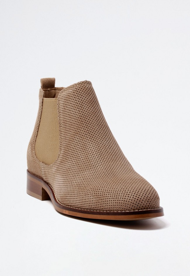 Botín campero de mujer en piel beige con elásticos laterales – diseño cómodo y versátil | GLO aylin 7375